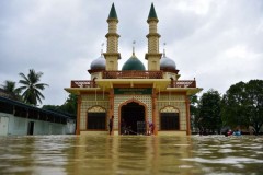 Seven dead as severe flooding hits southern Thailand